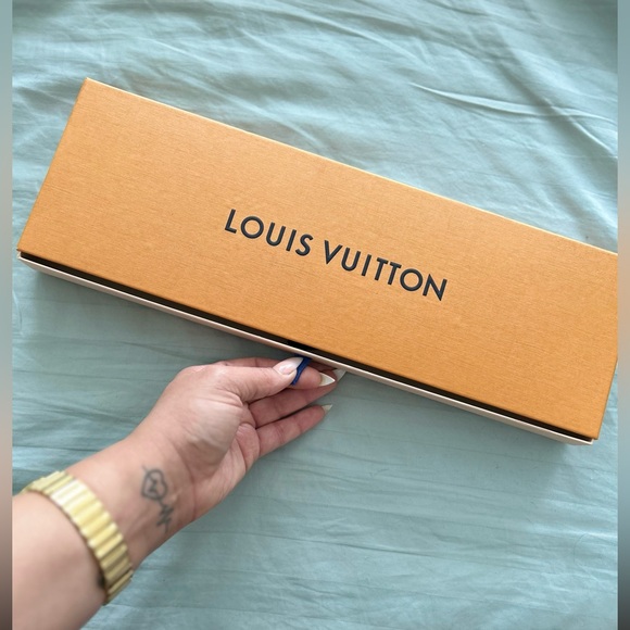 Brand New Louis Vuitton Twilly Wild at Heart Collection - Picture 7 of 7